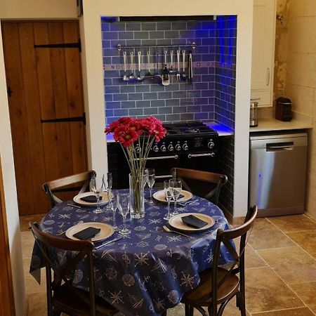 Dom Peyreton Prestige Cottages Set In A Charming Wine Property Villegouge 外观 照片